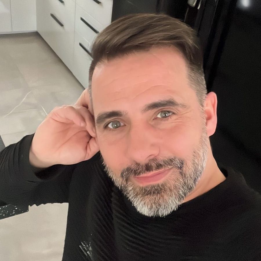 Profil von Riza